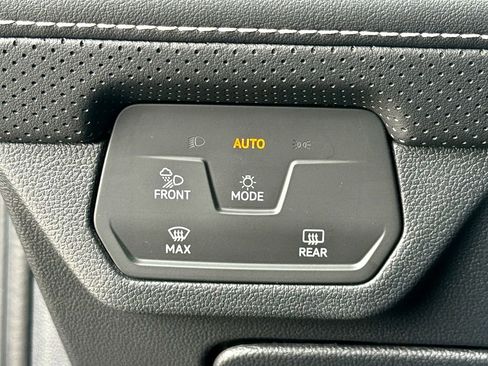 Certified 2024 Volkswagen Atlas SE image 17