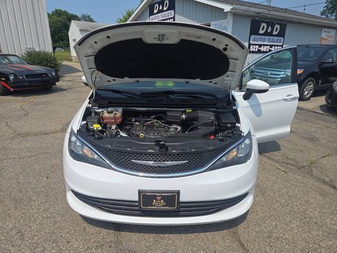 Used 2017 Chrysler Pacifica LX FWD image 35