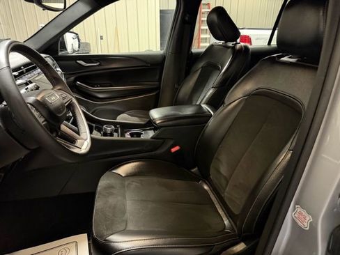 Used 2024 Jeep Grand Cherokee L Laredo image 14