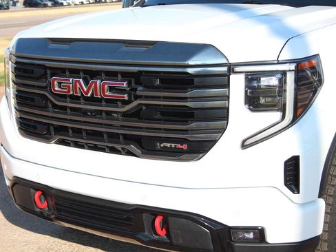 Used 2024 GMC Sierra 1500 AT4 w/ Technology Package AWD/4WD image 5
