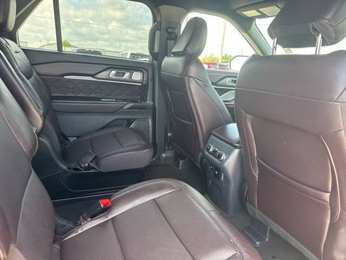 Used 2026 Ford Explorer Platinum w/ LUX Leather Package AWD/4WD image 22