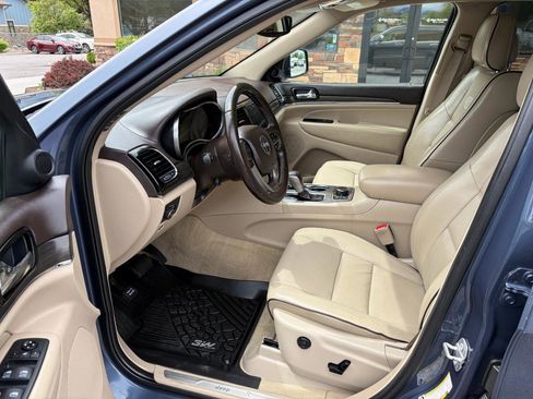 Used 2020 Jeep Grand Cherokee Overland AWD/4WD image 4