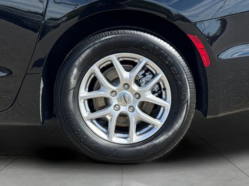 Used 2024 Chrysler Pacifica Touring-L FWD image 25