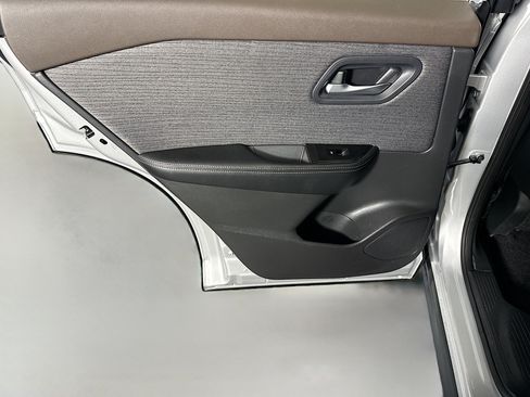 Used 2023 Nissan Rogue SV FWD image 26