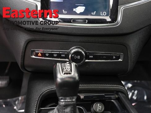 Used 2022 Volvo XC90 T5 Momentum AWD/4WD image 19