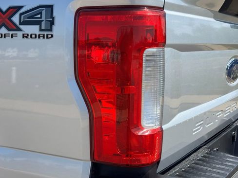 Used 2017 Ford F250 XLT w/ XLT Premium Package AWD/4WD image 13