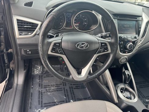 Used 2013 Hyundai Veloster w/ Style Pkg image 29