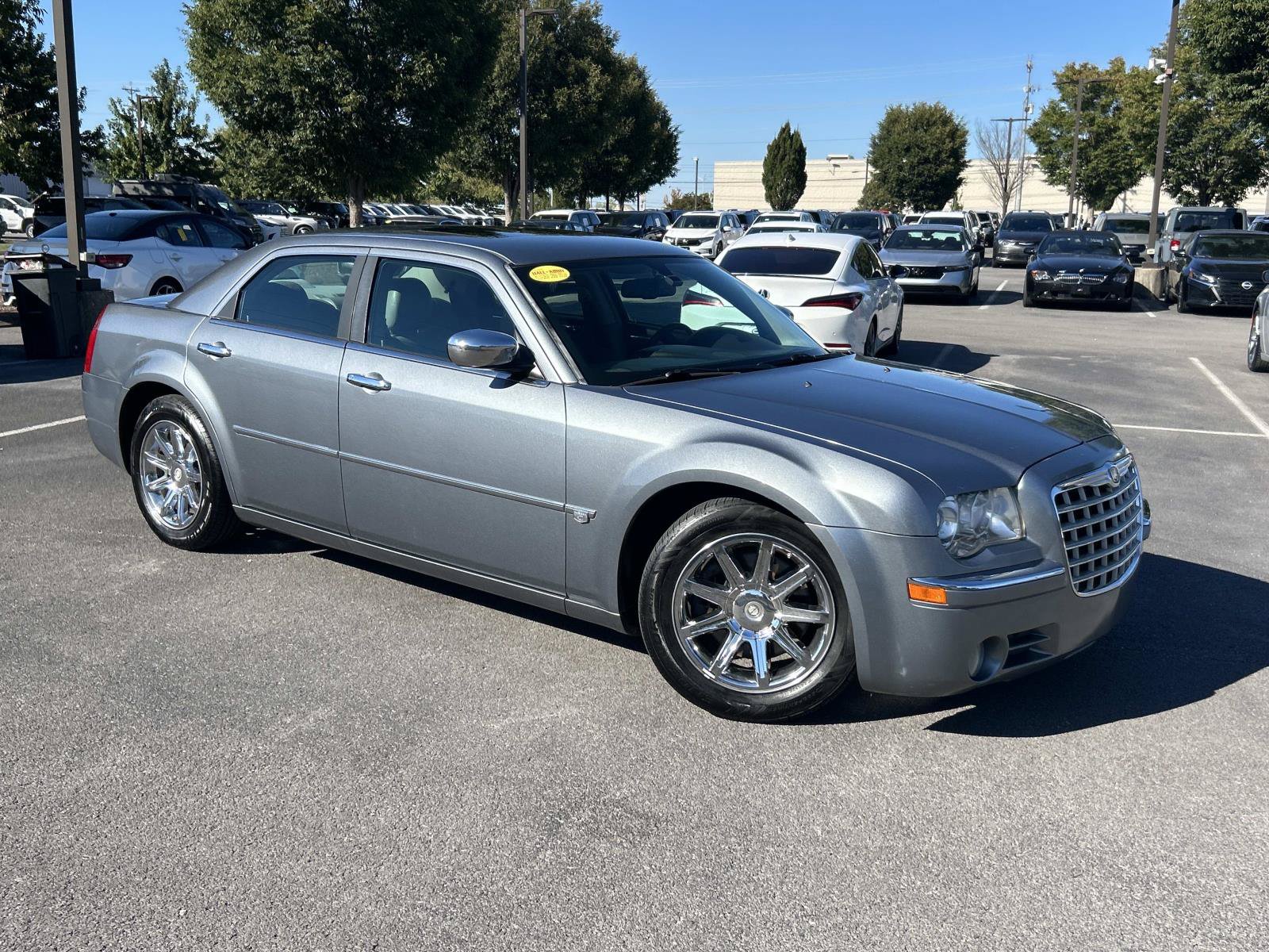Used 2006 Chrysler 300 C w/ Navigation & Sound Group II RWD image 1