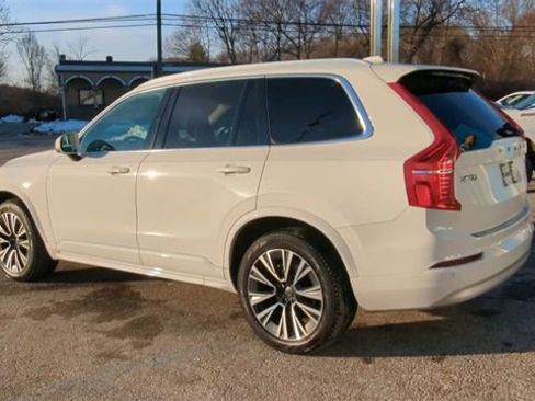 Used 2022 Volvo XC90 T5 Momentum w/ Climate Package image 6