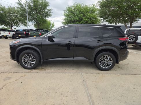 Used 2023 Nissan Rogue S image 6