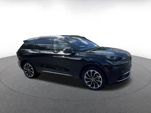 Used 2024 Lincoln Nautilus Reserve image 2