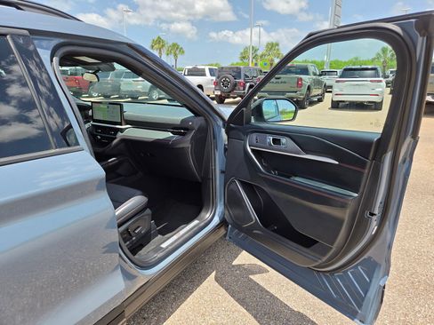 Used 2025 Ford Explorer ST-Line RWD image 17