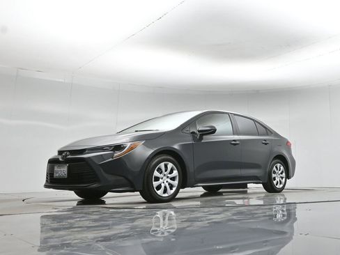 Used 2024 Toyota Corolla LE image 43