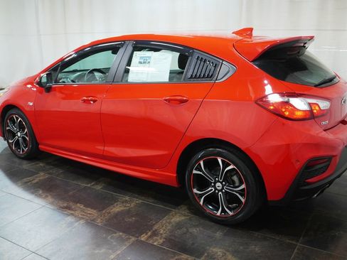 Used 2019 Chevrolet Cruze LT w/ Convenience Package FWD image 6