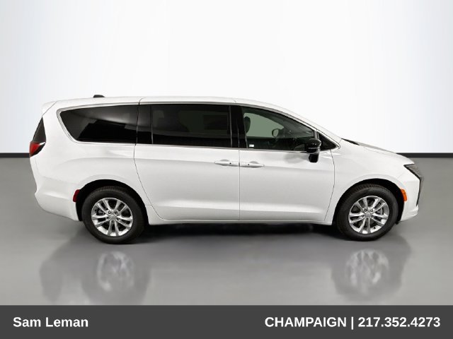 New 2027 Chrysler Pacifica Select AWD/4WD image 8