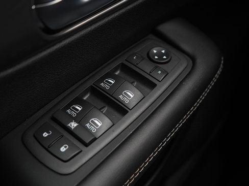 New 2026 Chrysler Pacifica Select w/ S Appearance Package image 18