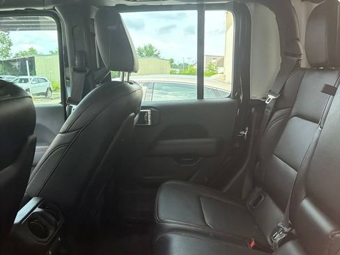 Used 2023 Jeep Gladiator Rubicon w/ LED Lighting Group AWD/4WD image 5