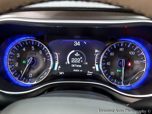 Used 2018 Chrysler Pacifica Limited image 21