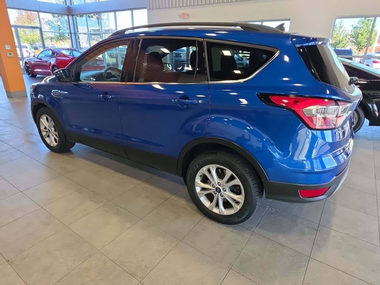 Used 2018 Ford Escape SE w/ SE Sync 3 Package FWD image 10