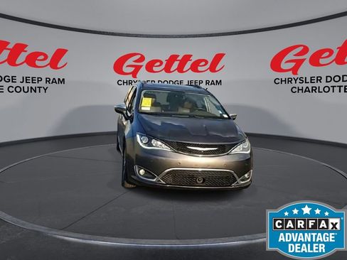 Used 2018 Chrysler Pacifica Limited w/ Tire & Wheel Group image 2