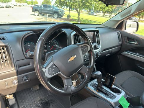 Used 2016 Chevrolet Colorado LT w/ Midnight Edition AWD/4WD image 17