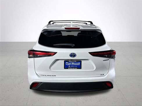 Used 2022 Toyota Highlander XLE AWD/4WD image 7
