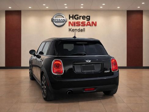Used 2016 MINI Cooper 4-Door Hardtop FWD image 5