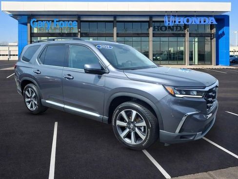 Certified 2025 Honda Pilot Touring image 1