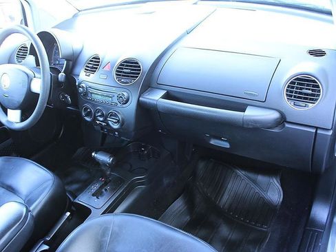 Used 2008 Volkswagen Beetle SE image 15