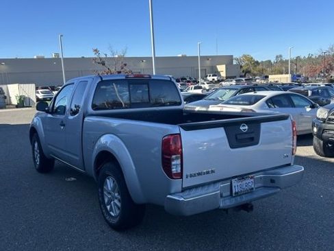 Used 2017 Nissan Frontier SV image 6