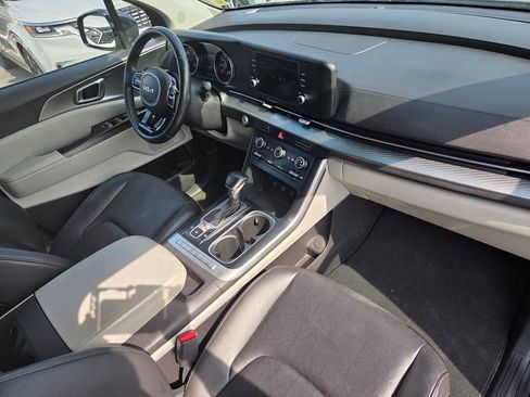 Used 2023 Kia Carnival LX FWD image 27
