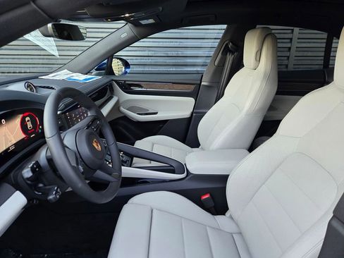 New 2025 Porsche Macan 4S Electric image 27