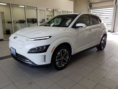 Used 2023 Hyundai Kona Limited w/ Cargo Package FWD image 2
