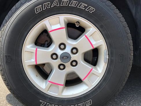 Used 2005 Ford Escape XLT image 9