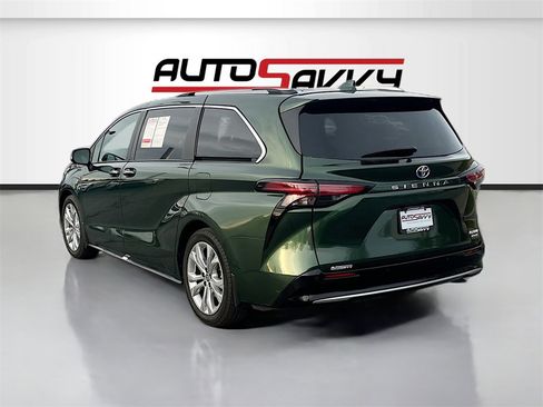 Used 2024 Toyota Sienna Platinum image 5
