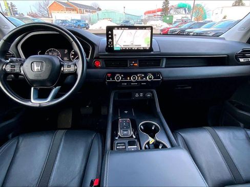 Used 2023 Honda Pilot Touring image 16