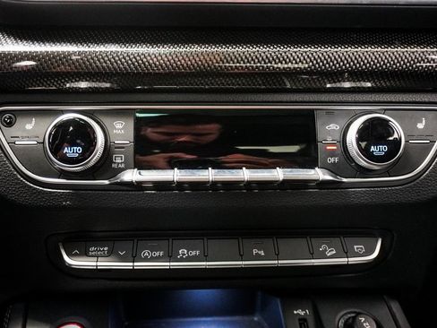 Used 2022 Audi SQ5 Premium Plus w/ Premium Plus Package image 31