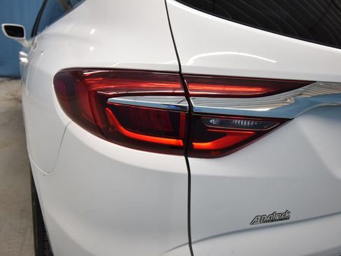 Used 2019 Buick Enclave Essence w/ LPO, Sport Appearance Package AWD/4WD image 44