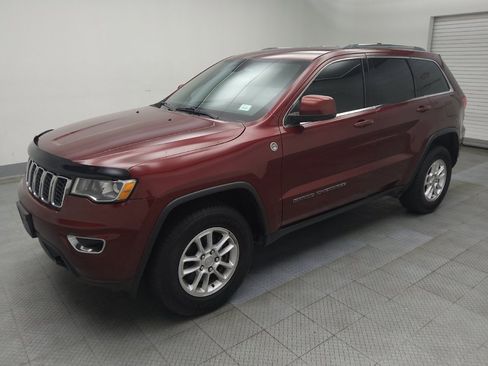 Used 2018 Jeep Grand Cherokee Laredo AWD/4WD image 2
