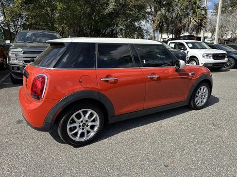 Used 2021 MINI Cooper 4-Door Hardtop image 2