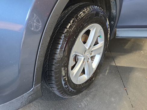 Used 2013 Toyota RAV4 XLE AWD/4WD image 31