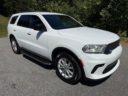 Used 2024 Dodge Durango SXT w/ Trailer Tow Group IV AWD/4WD image 4