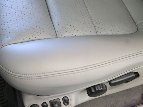 Used 2001 Ford F350 Lariat image 70