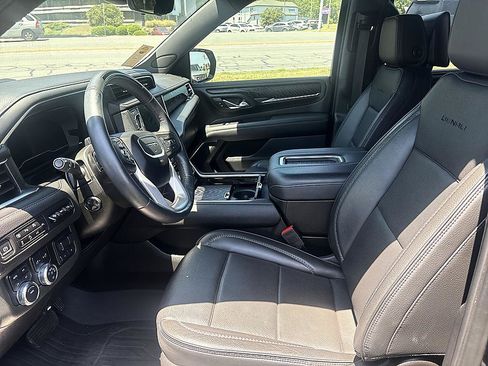 Used 2024 GMC Yukon Denali w/ Advanced Technology Package AWD/4WD image 13