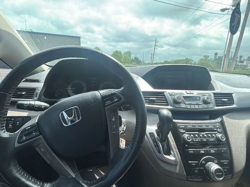 Used 2013 Honda Odyssey Touring Elite image 25