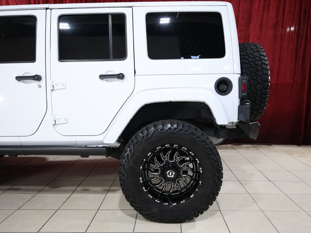 Used 2017 Jeep Wrangler Unlimited Rubicon w/ Connectivity Group AWD/4WD image 5