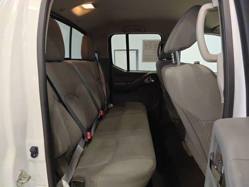 Used 2017 Nissan Frontier SV image 14