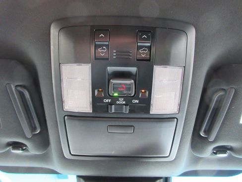 Used 2023 Lexus GX 460 Luxury w/ Sport Design Package AWD/4WD image 18