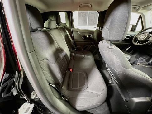Used 2022 Jeep Renegade Latitude AWD/4WD image 25