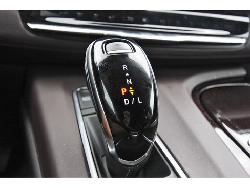 Used 2022 Cadillac Escalade Premium Luxury Platinum w/ Heavy-Duty Trailer Package image 26